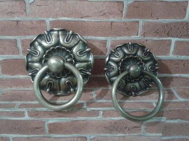 Brass Handle Code P.090 size D: 103 mm ring : 67 mm.